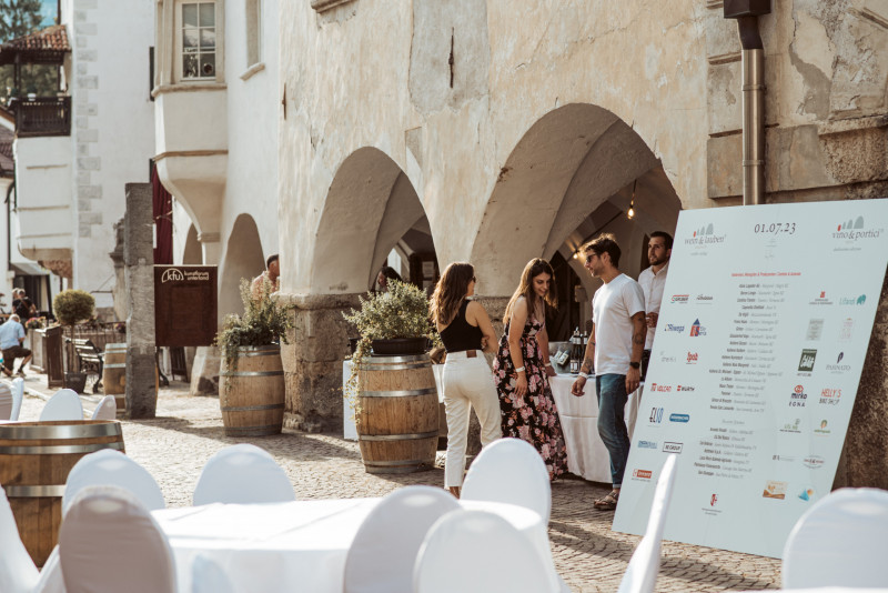 A photo of the passage at the Wine & Arcades event